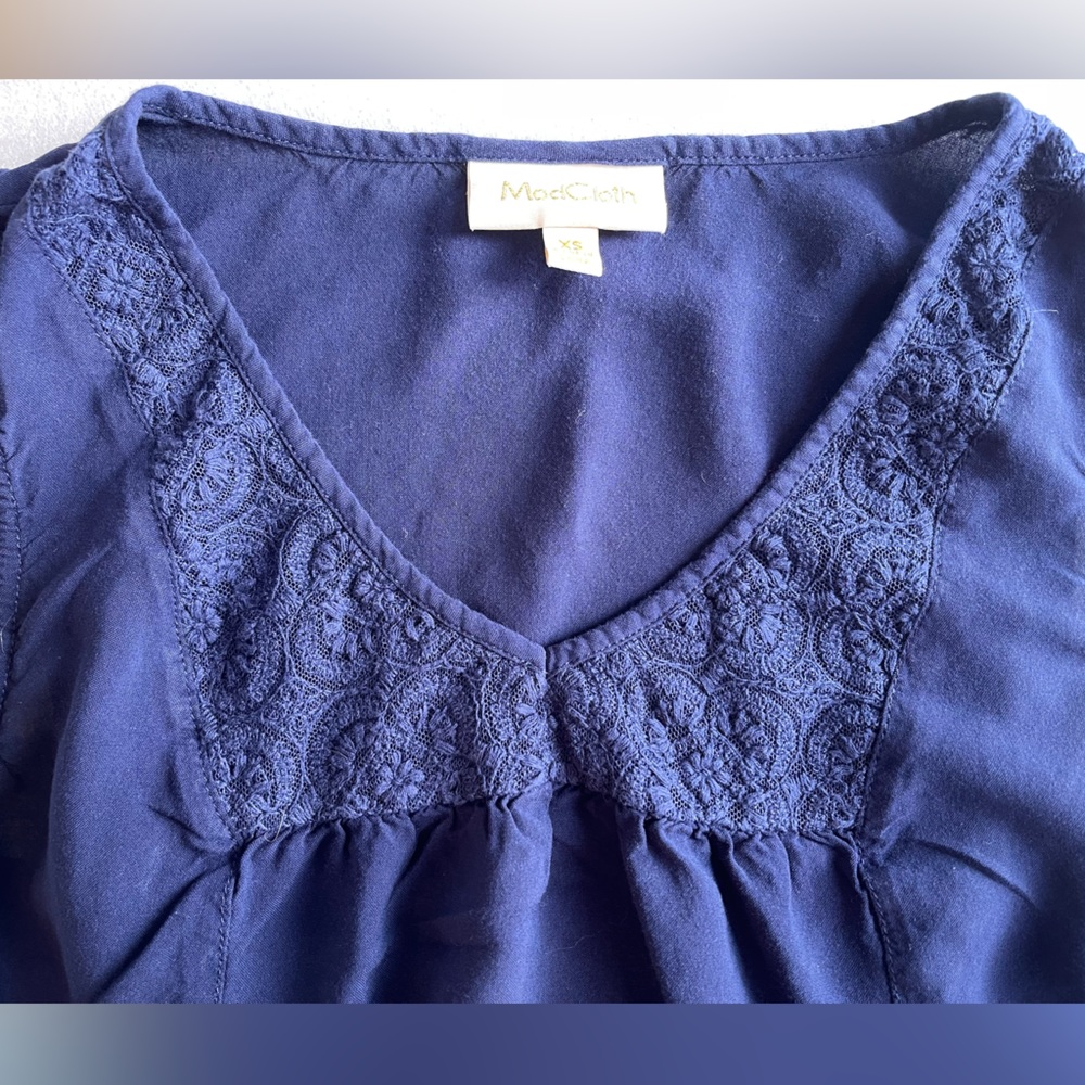 Sleeveless blue blouse with lace trim